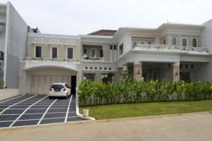 Rumah Baru, Cantik, Swimming Pool, HGB, di SIERRA MADRE, Sentul City