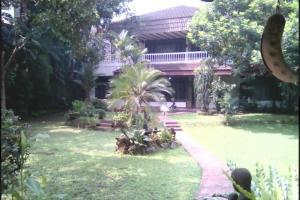 Rumah Mewah dan Nyaman di Pinggir Jalan Raya kemang Jakarta Selatan
