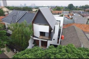 Rumah Di Belakang RS. Fatmawati, Desain Keren. Ada Roof Gardennya