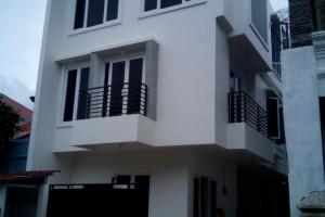 RUMAH MODEREN JAKARTA PUSAT