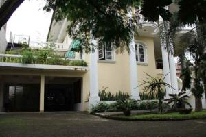 Rumah 2 Lantai, Halaman Luas di REMPOA