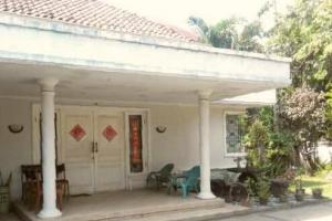 Rumah Hook Di Tengah Kota Surabaya - The EdGe