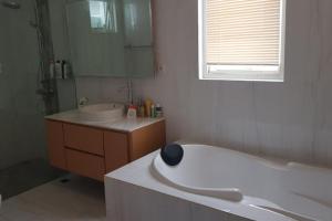 Rumah Baru Renovasi, Semi Furnished di Tranquility, Modern Hills