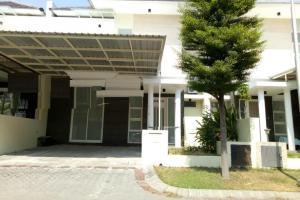 RUMAH BABATAN PANTAI GREENVILE