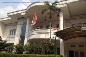 Rumah 2 Lantai, Swimming Pool, Strategis di Pangkalan Jati