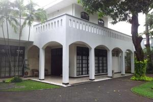 Rumah Luas, Strategis, Pinggir Jalan Kemang Utara