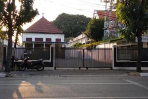 RUMAH EX KANTOR DARMOKALI NOL JALAN RAYA