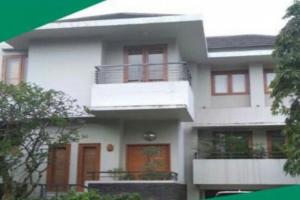Townhouse 3 Lantai, Semi Furnished, Swimming Pool di CILANDAK
