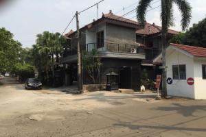 Rumah Cantik, 2 Lantai, Hook, Semi Furnished, Strategis dekat CINERE MALL
