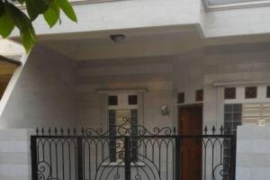 Rumah di lokasi strategis di Duren Sawit