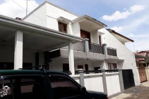 Rumah di Tebet akses 2 mobil Jakarta Selatan