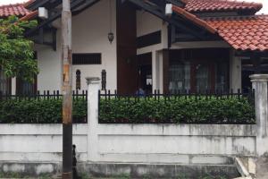 Rumah Asri dan Nyaman di Pondok Bambu