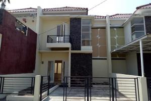 RUMAH GREENLAKE NATURAL LIVING NEW GRESS
