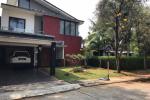 Rumah Nyaman dan Luas dengan Kolam Renang, Tepi Danau di Vassa Residence Lippo Cikarang
