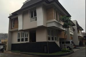 Town House Gaya Eropa Mewah dan Nyaman di Jatipadang JakSel 