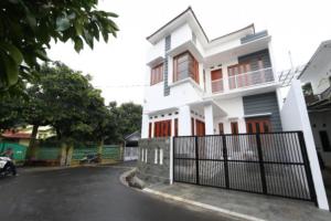 Rumah Baru, Gress, SHM, 2.5%, Strategis di Pejaten Timur