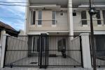 Rumah Baru Klampis Anom Wisma Mukti ada Kolam Renang