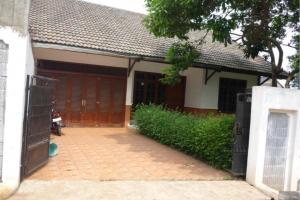 Rumah dengan halaman luas, dekat exit tol Brigif, pinggir jalan, Gandul
