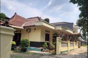 Rumah Second Nyaman dan Asri di Bambu Apus Pamulang Tangerang Selatan