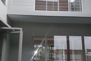 Rumah Minimalis Modern, 3 Lantai, Swimming Pool di CILANDAK