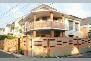 Rumah 2 Lantai Posisi Hook di Lokasi Strategis Pejaten Jakarta Selatan