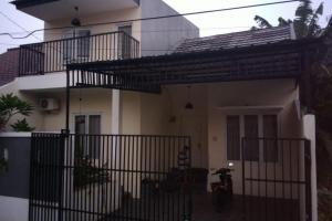 Rumah 2 Lantai, Asri, Nyaman &amp; Tenang di MEGA CINERE