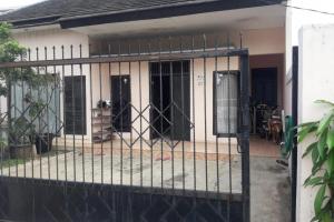 Rumah dengan halaman belakang luas di bumi puspitek asri, pagedangan