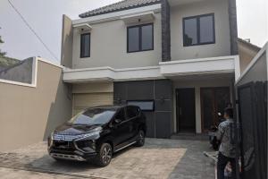 Rumah Mewah dan Nyaman di Lokasi Strategis Ps. Minggu Jakarta Selatan