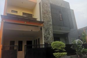Rumah Second 2 Lantai Dijual Nyaman dan Strategis di Depok Timur