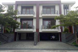Town House Baru 3 Lantai Executive dan Strategis di Ampera Jaksel 