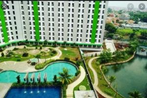 Apartemen Green Lake View 2 BR Full Furnished Nyaman dan Strategis di Ciputat Tangsel