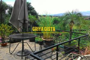 Rumah Second Dijual Dengan Pemandangan Lembah dan Gunung Citra Grand Cibubur
