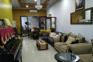 Rumah Second Dijual Nyaman dan Strategis di Citra Gran Cibubur