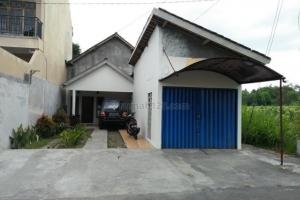 Rumah  Lokasi Nyaman ada tanah sisa untuk  Kebun view sawah dan gunung