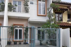 Rumah Baru, Minimalis, SHM/IMB, Bebas Banjir, Wisma Cakra, Limo, Cinere