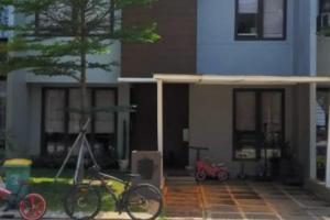 Rumah 2 Lantai, One Gate System, Kolam Renang dalam Komplek, di Cinere