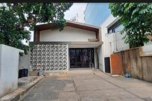 Dijual   Bangunan 2 lantai di  Menteng Jakarta Pusat